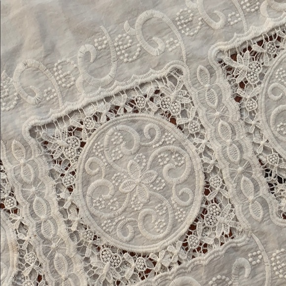 Cotton and Lace Blouse - Picture 2 of 3